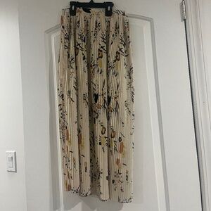 TUSTELLO NWOT pleated skirt